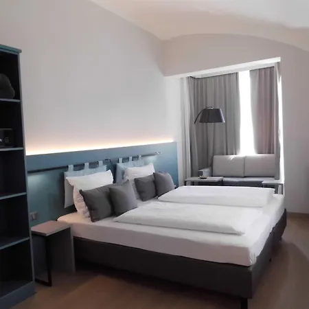 Elisabeth - & * Salzburg