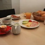Elisabeth - & *