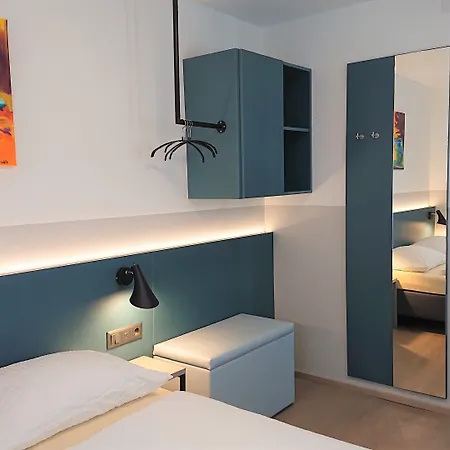 Elisabeth - & * Salisburgo